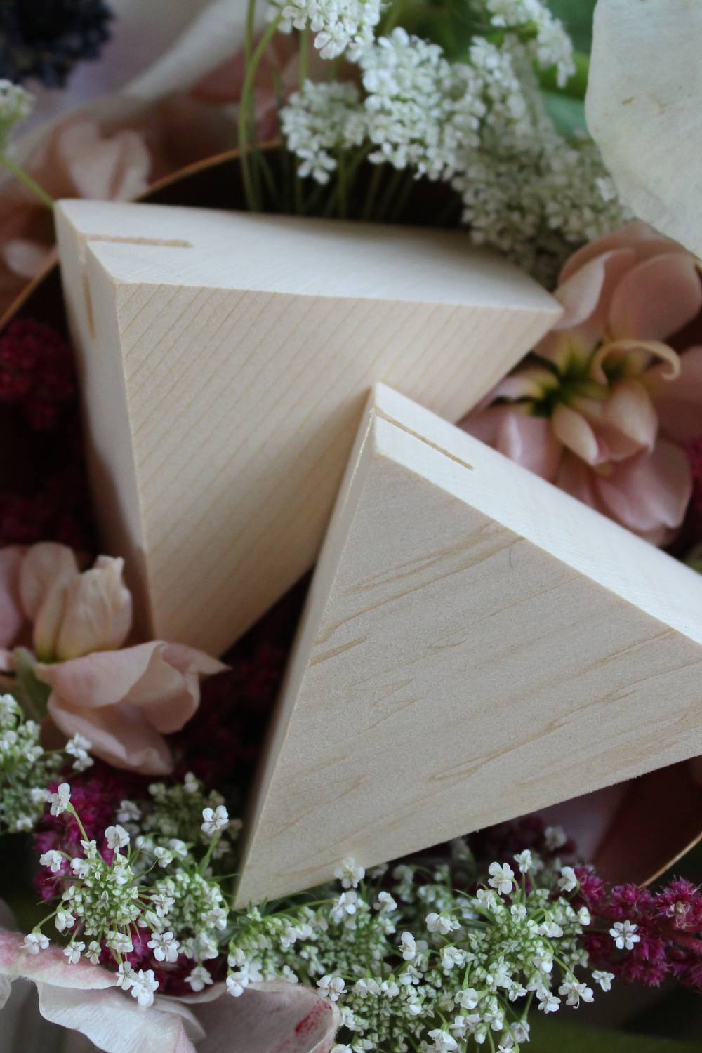 Cedar Triangle Place Card Holders (8)