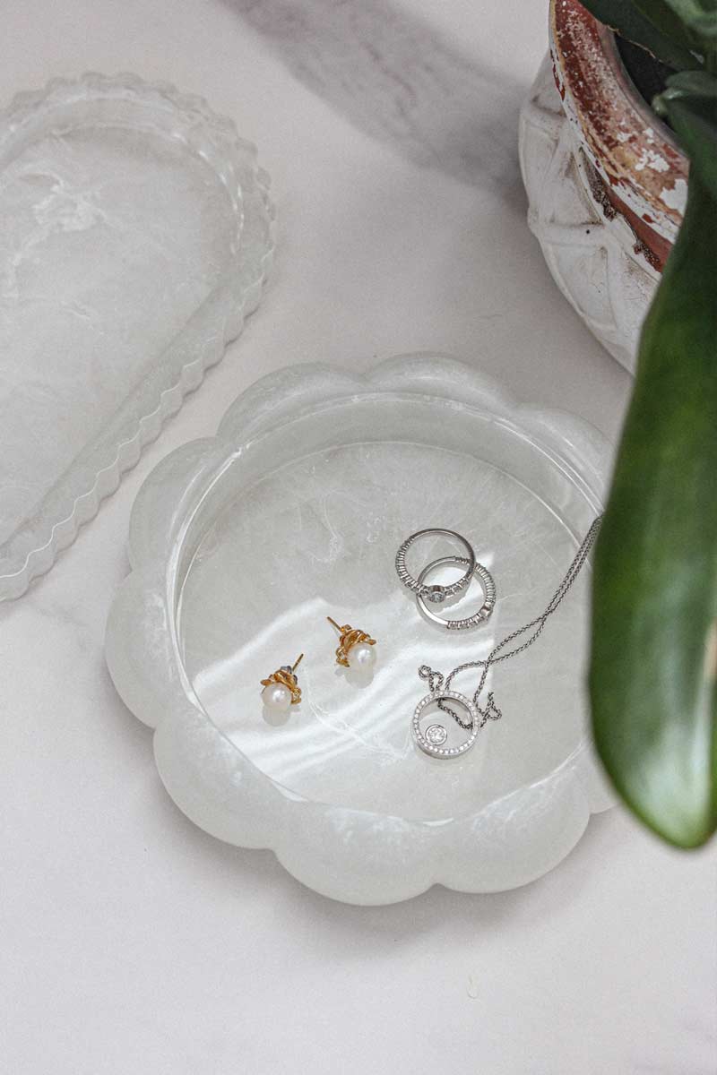 Cloud-Edge Resin Round Trinket Tray - Handmade Quartz-Inspired Jewelry Dish & Vanity Catchall