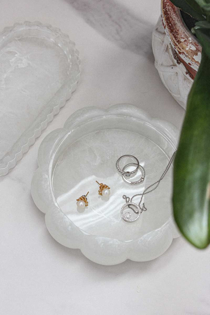 Cloud-Edge Resin Round Trinket Tray - Handmade Quartz-Inspired Jewelry Dish & Vanity Catchall