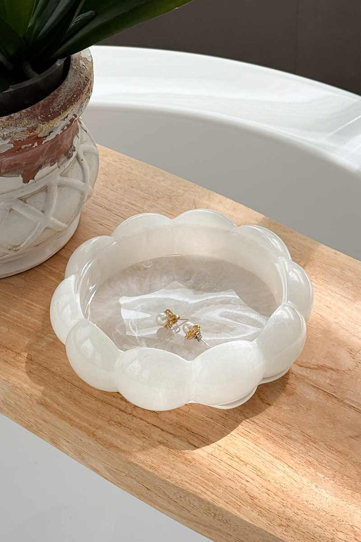 Cloud-Edge Resin Round Trinket Tray - Handmade Quartz-Inspired Jewelry Dish & Vanity Catchall