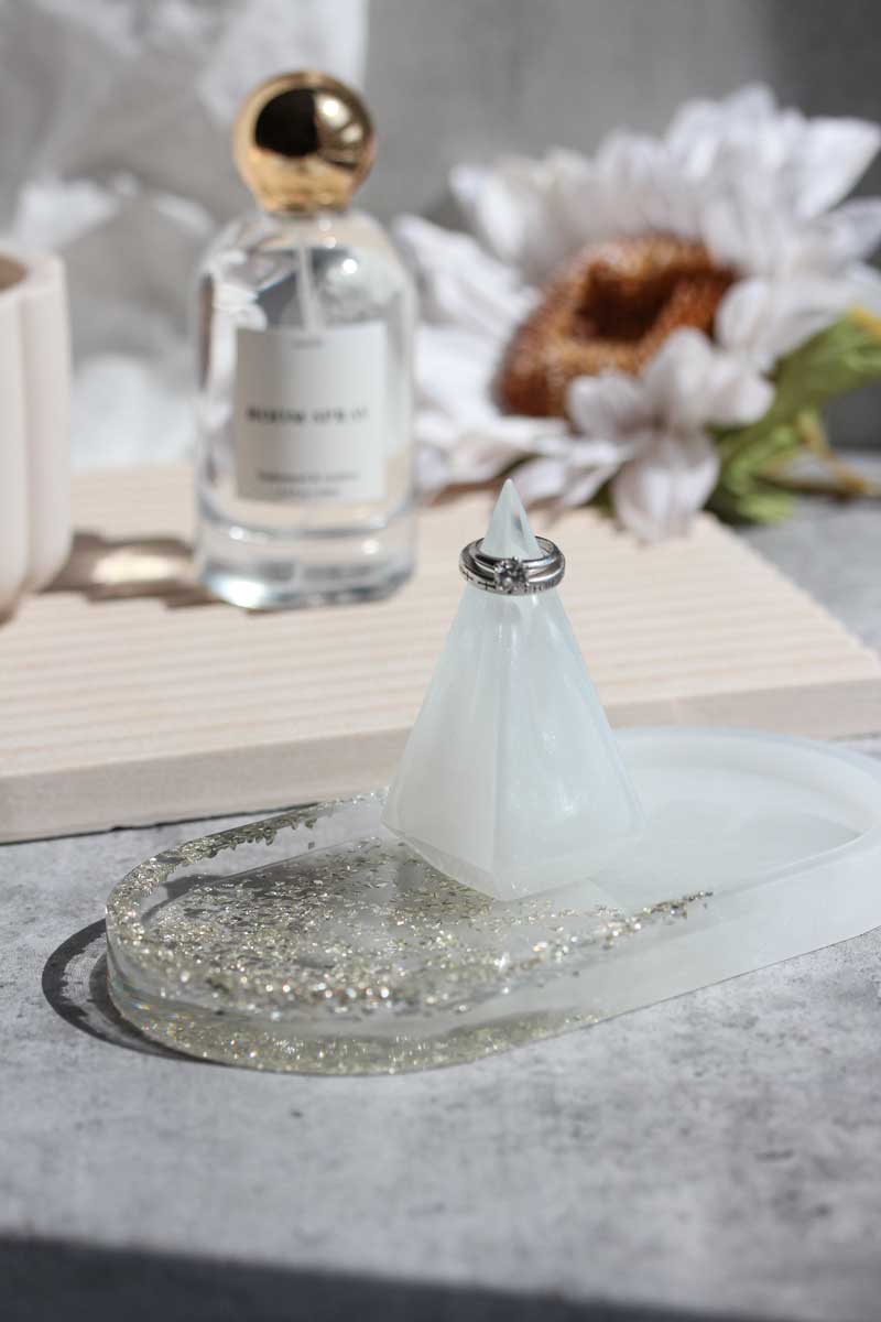 Crushed Glass Pearl Tray with Ring Cone - esselleSF